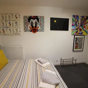 Pop Artiste Configure En Galerie Dart A 200 M Du Centre Avec Parking Prive Et Securise Gratuit Dans Copropriete Aviñón